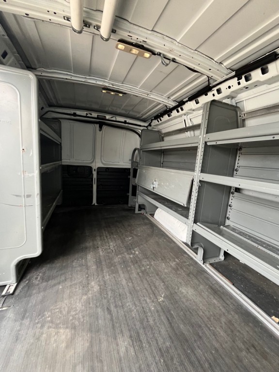 2016 Chevrolet Express Image 17