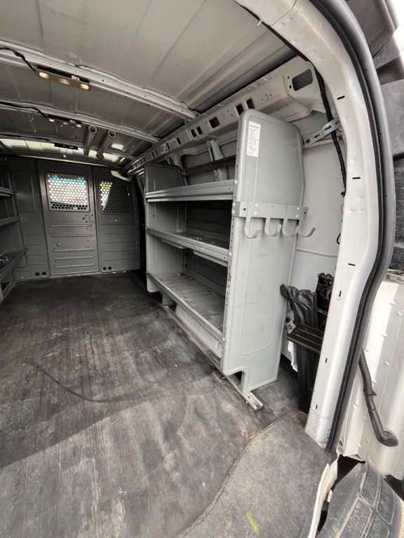 2016 Chevrolet Express Image 18