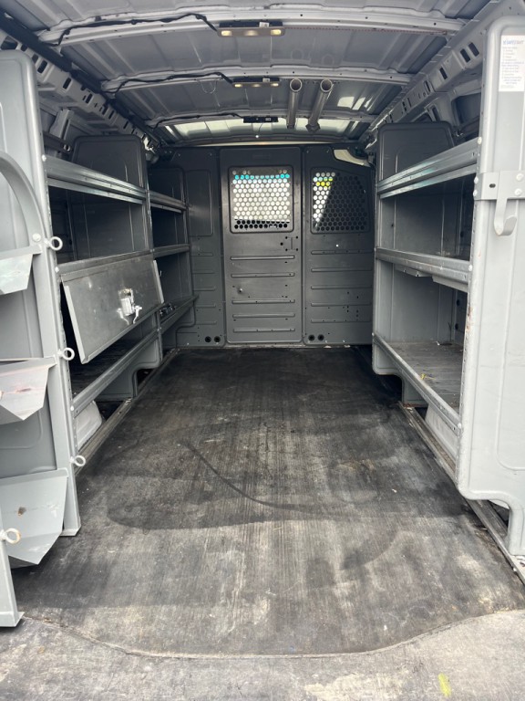 2016 Chevrolet Express Image 21