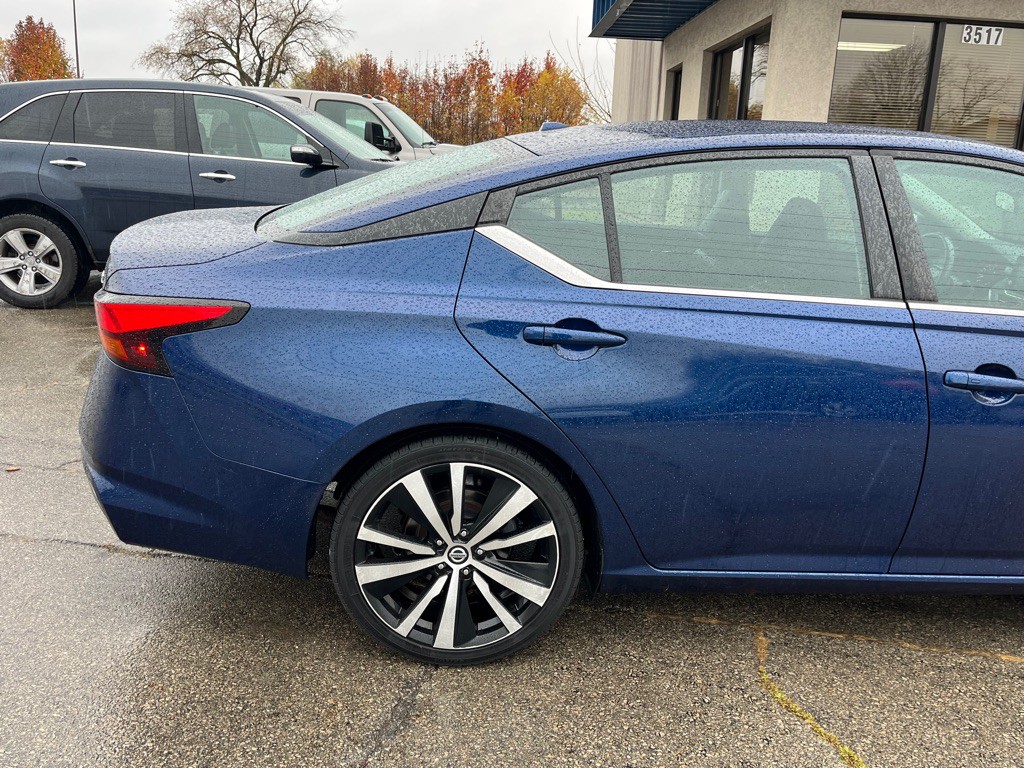 2020 Nissan Altima Image 9