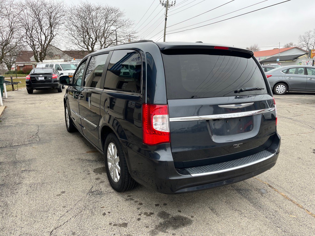 2014 Chrysler Town & Country Image 6