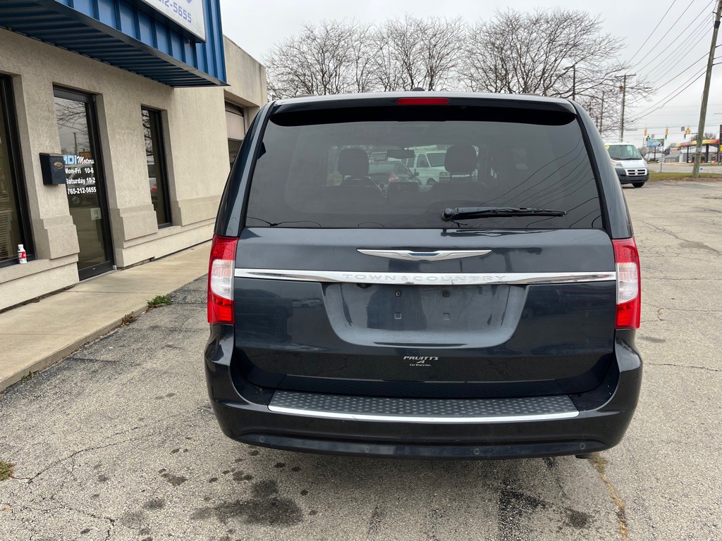 2014 Chrysler Town & Country Image 7