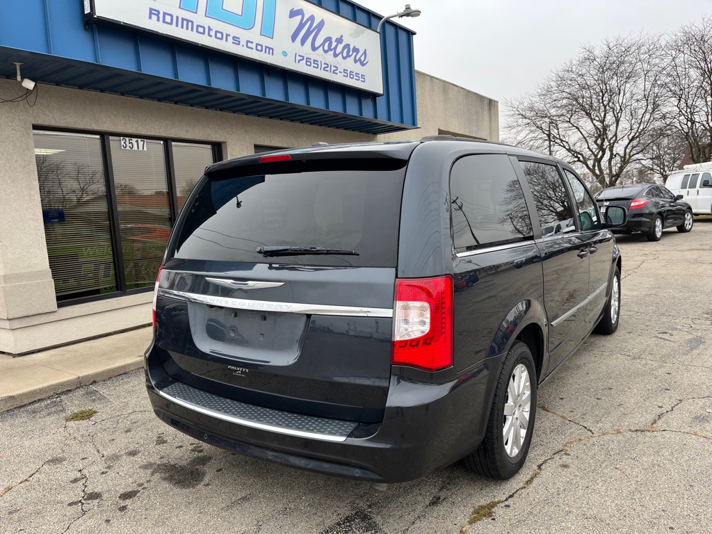 2014 Chrysler Town & Country Image 8