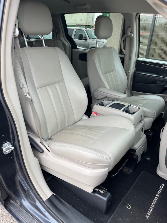 2014 Chrysler Town & Country Image 18