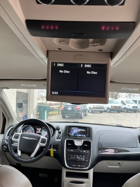 2014 Chrysler Town & Country Image 22