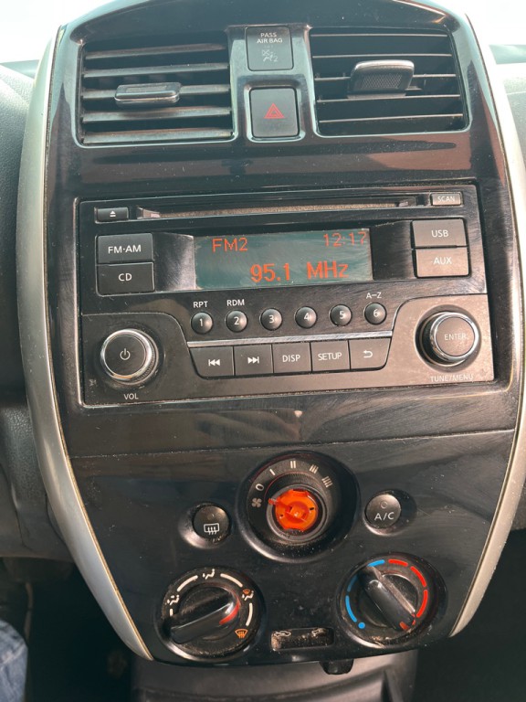 2015 Nissan Versa Image 12