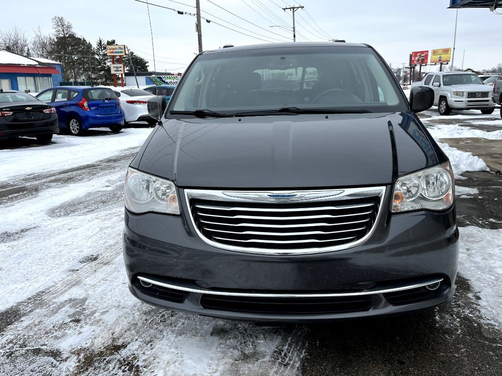 2014 Chrysler Town & Country Image 4