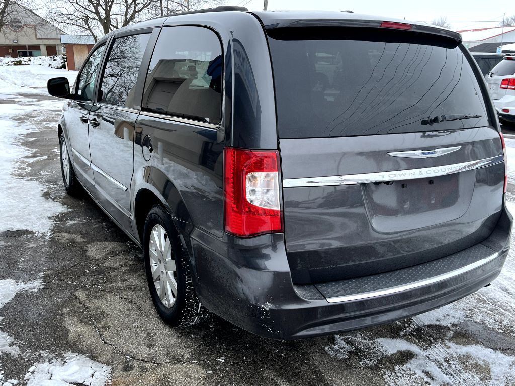 2014 Chrysler Town & Country Image 6