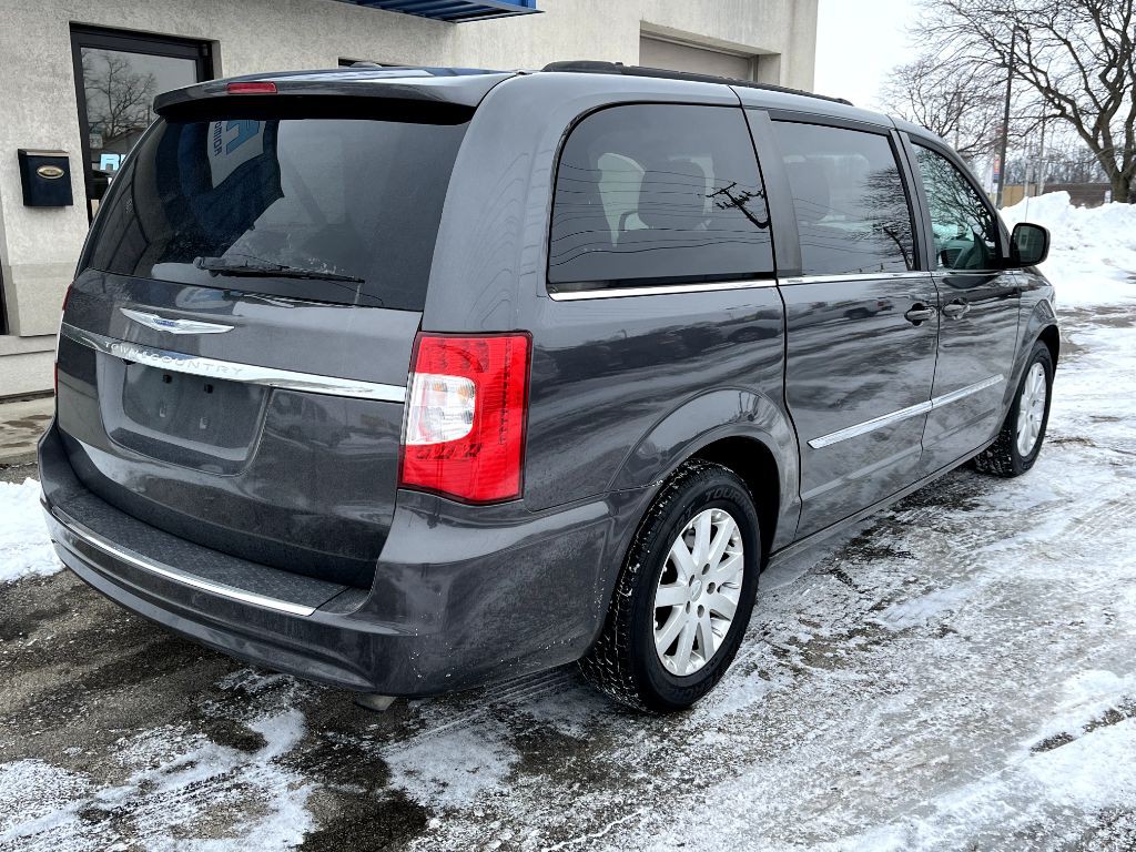 2014 Chrysler Town & Country Image 8