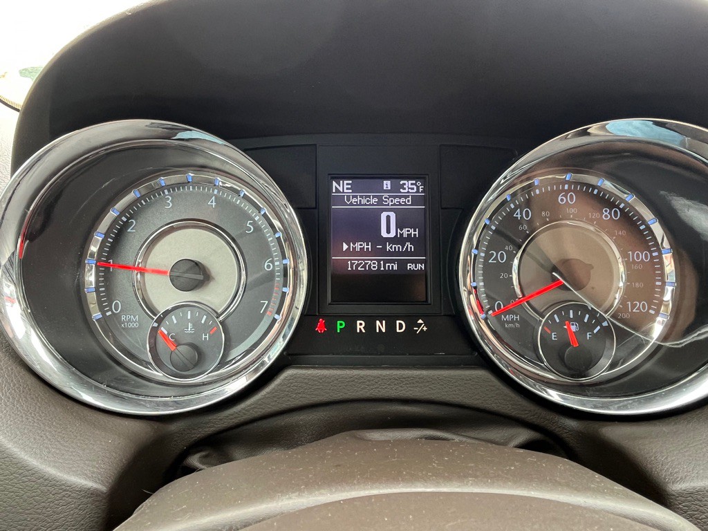 2013 Chrysler Town & Country Image 11