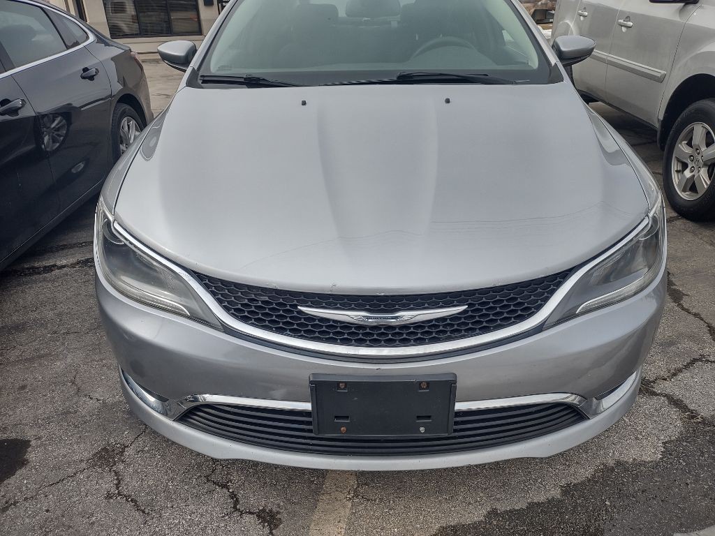 2015 Chrysler 200 Image 2