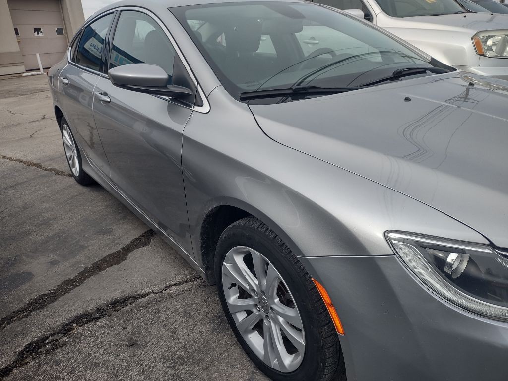 2015 Chrysler 200 Image 3