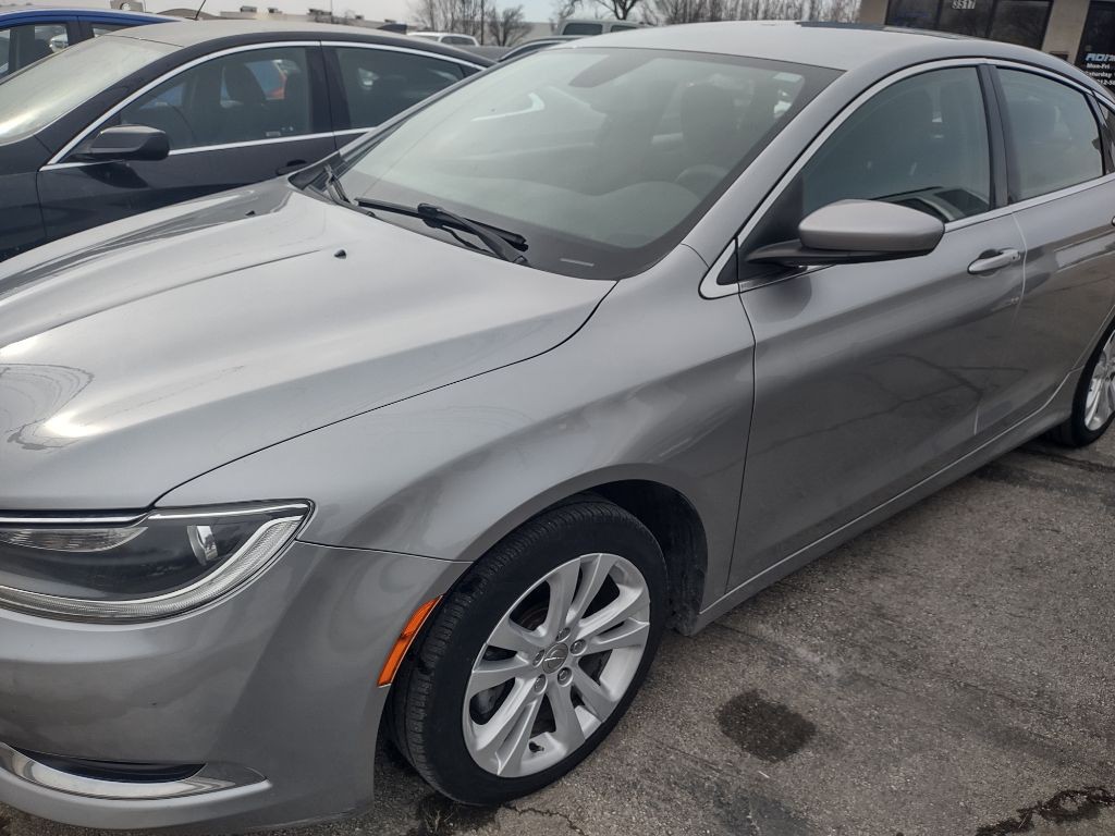2015 Chrysler 200 Image 5