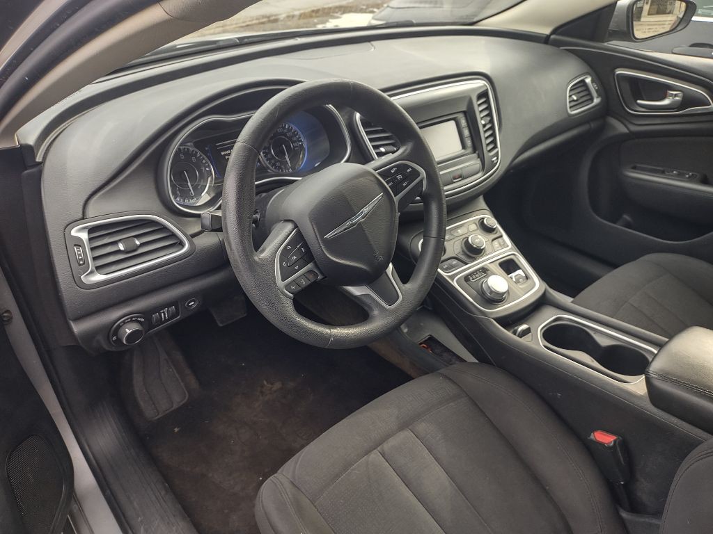 2015 Chrysler 200 Image 6