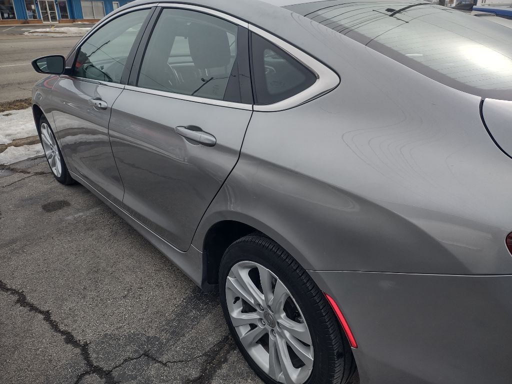 2015 Chrysler 200 Image 7