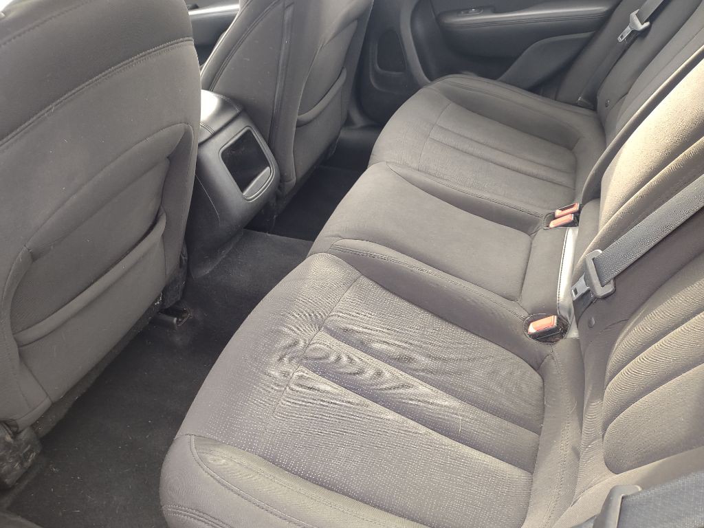 2015 Chrysler 200 Image 10