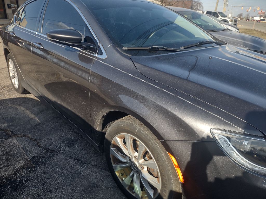 2015 Chrysler 200 Image 2