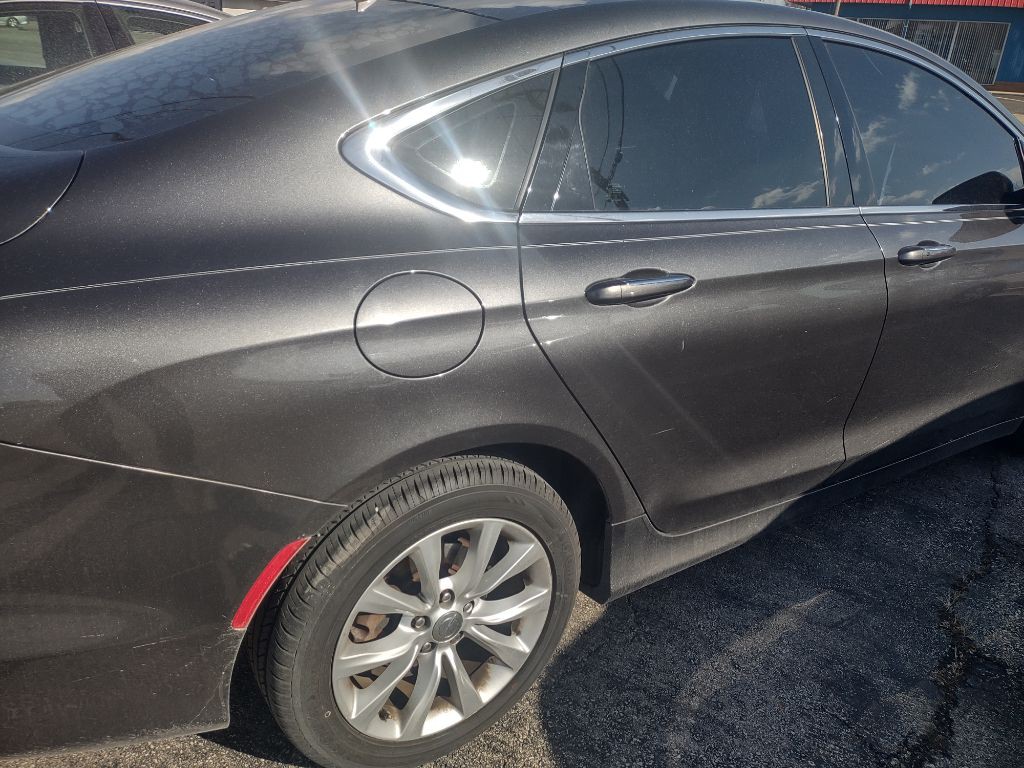 2015 Chrysler 200 Image 3