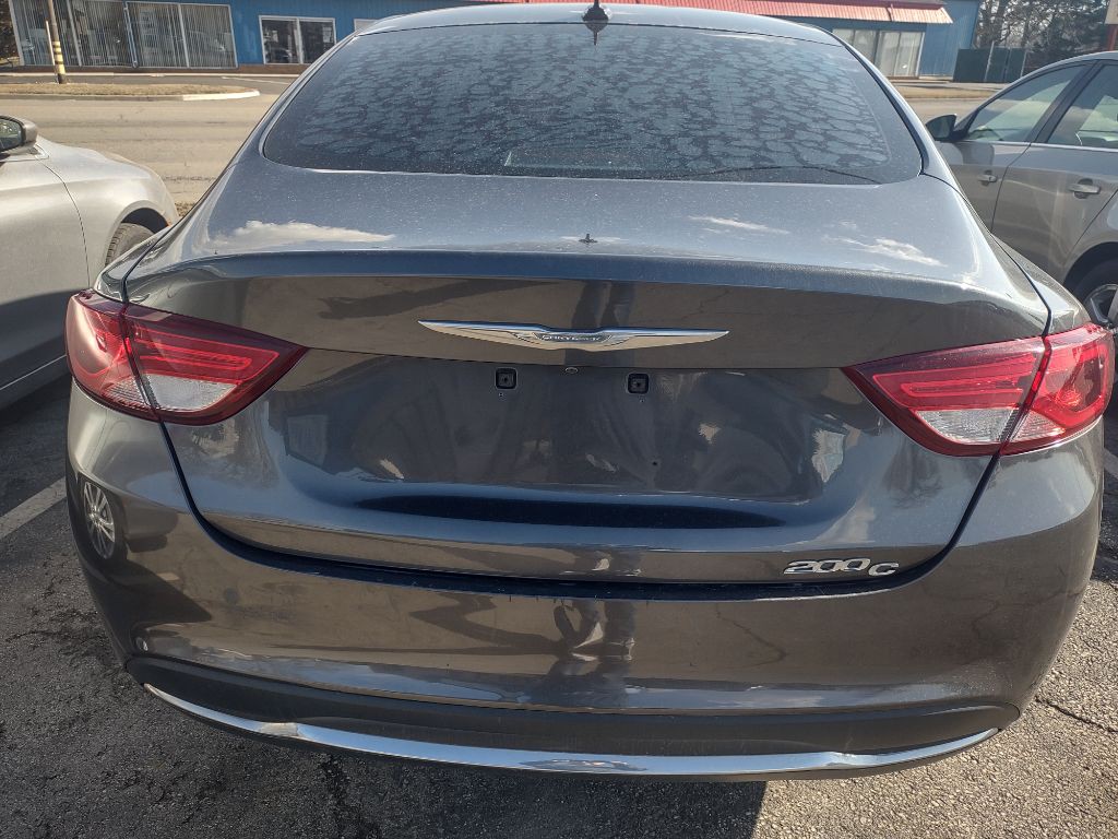 2015 Chrysler 200 Image 4