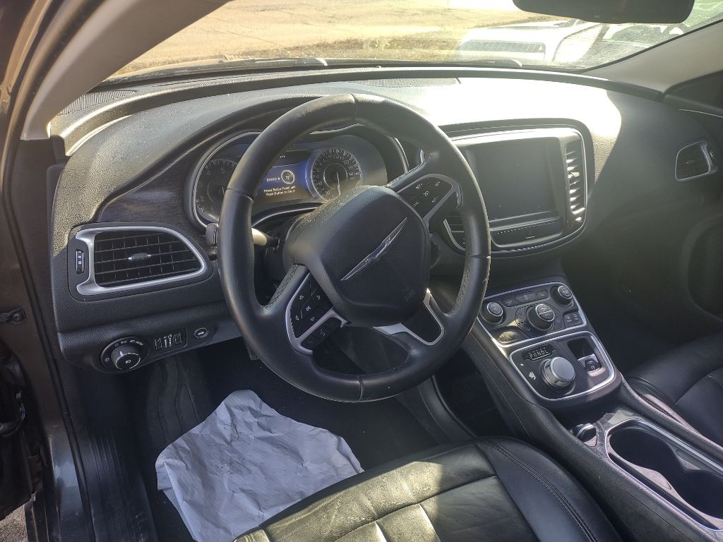 2015 Chrysler 200 Image 7