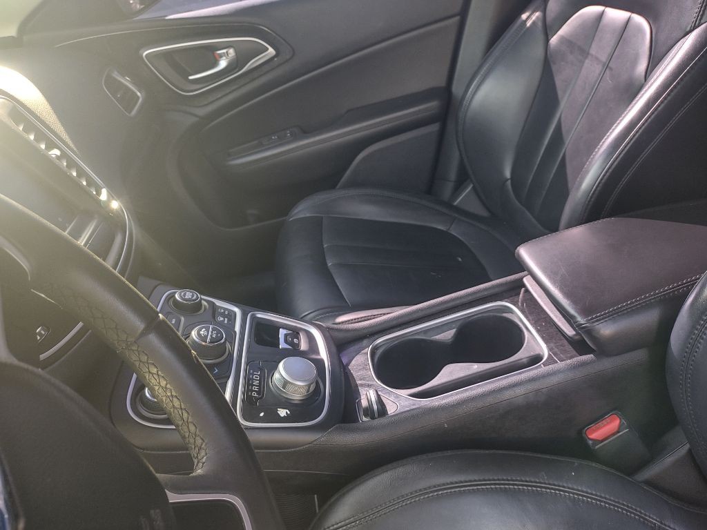 2015 Chrysler 200 Image 8