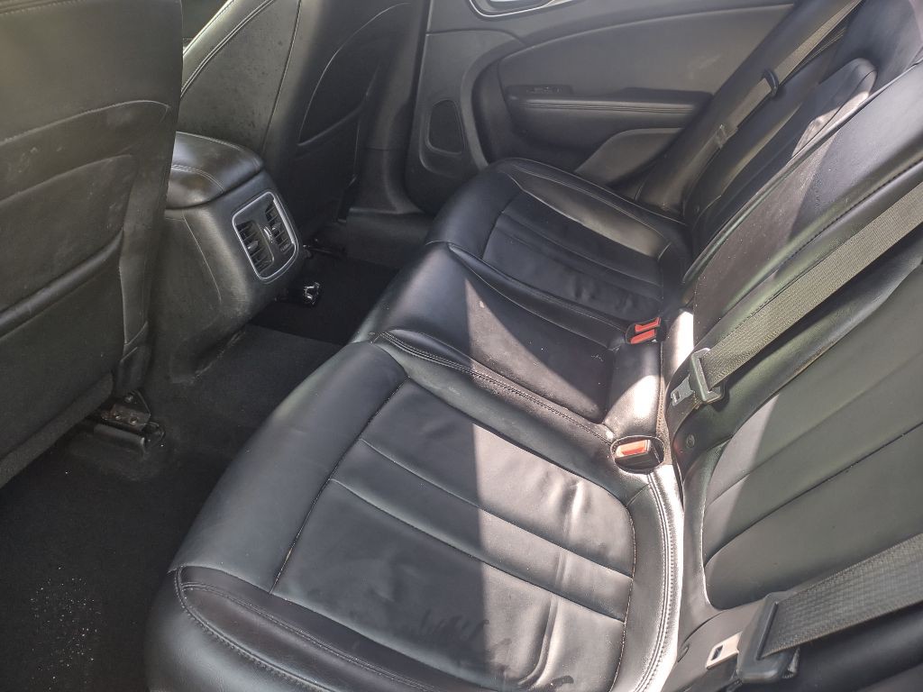 2015 Chrysler 200 Image 10