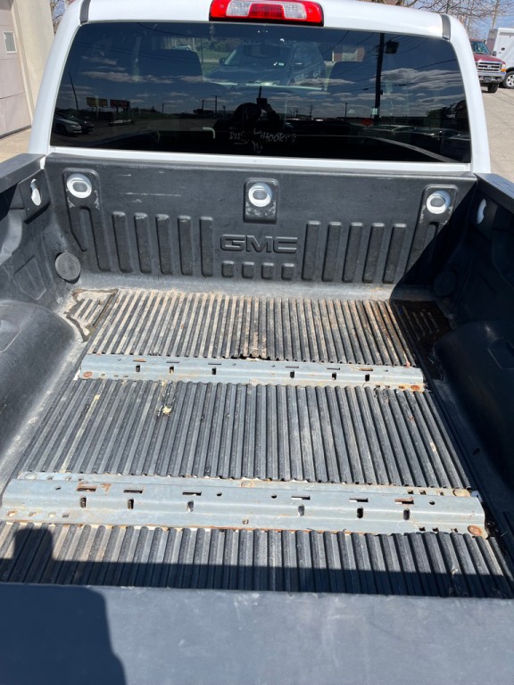 2015 GMC Sierra Image 17