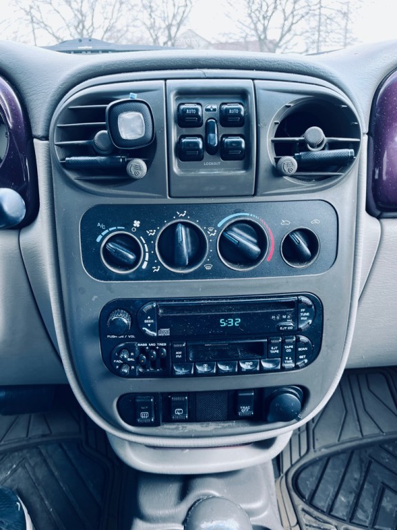 2001 Chrysler PT Cruiser Image 12