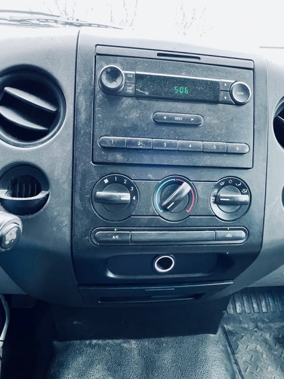 2004 Ford F-150 Image 13