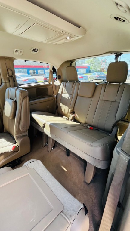 2015 Chrysler Town & Country Image 14