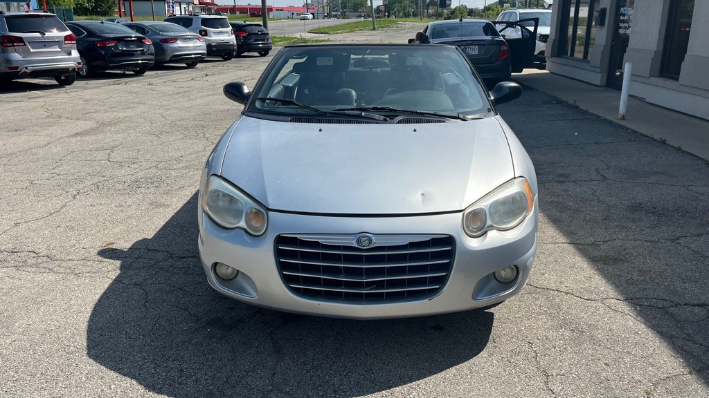 2005 Chrysler Sebring Image 2