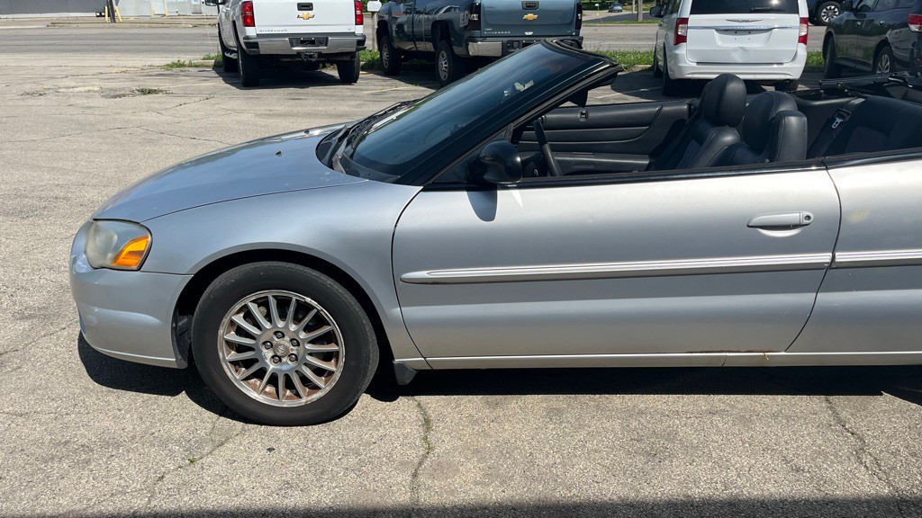 2005 Chrysler Sebring Image 4