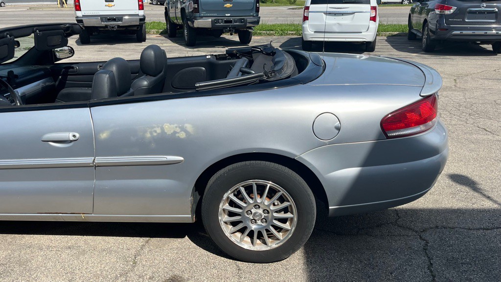 2005 Chrysler Sebring Image 5