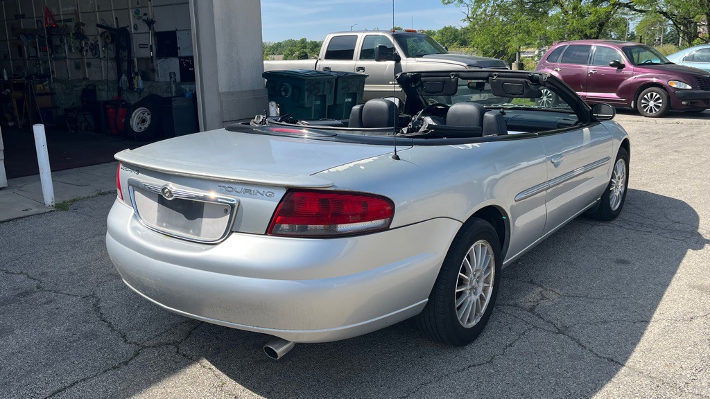2005 Chrysler Sebring Image 8