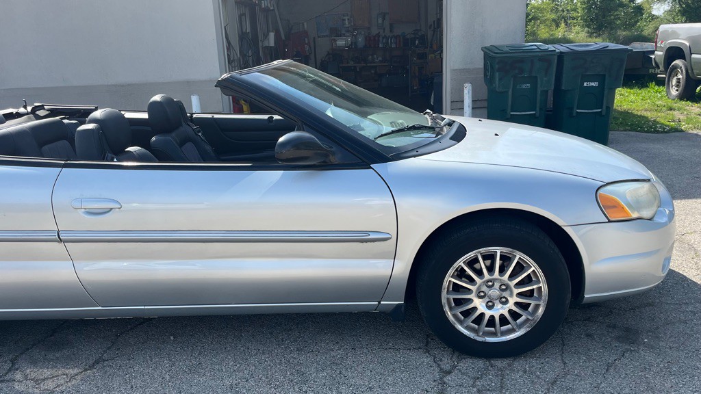 2005 Chrysler Sebring Image 10