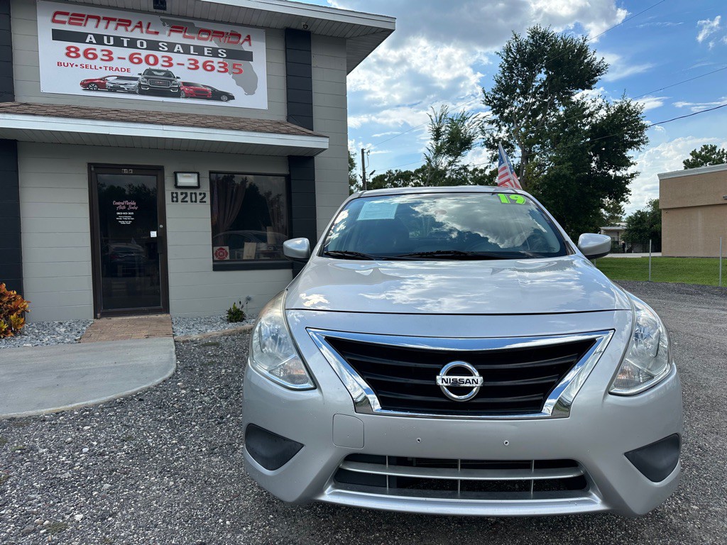 2019 Nissan Versa Image 2