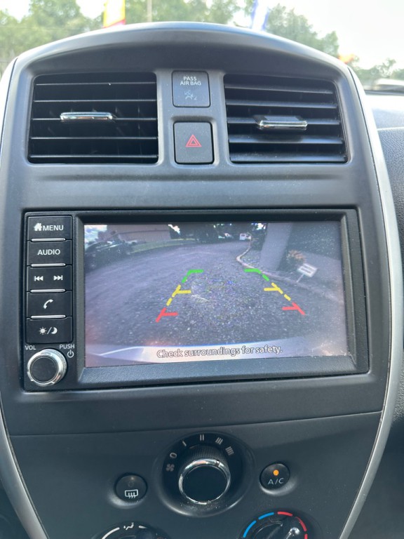 2019 Nissan Versa Image 10