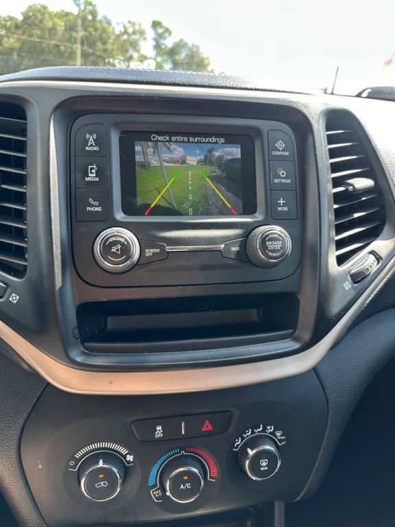 2015 Jeep Cherokee Image 10