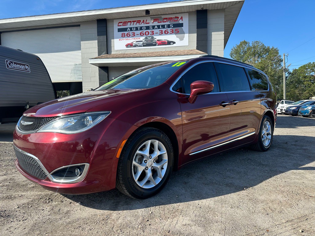 2017 Chrysler Pacifica Image 1