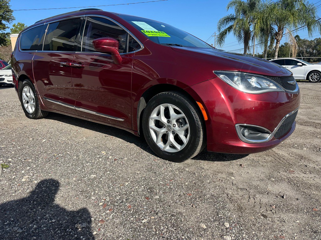 2017 Chrysler Pacifica Image 2