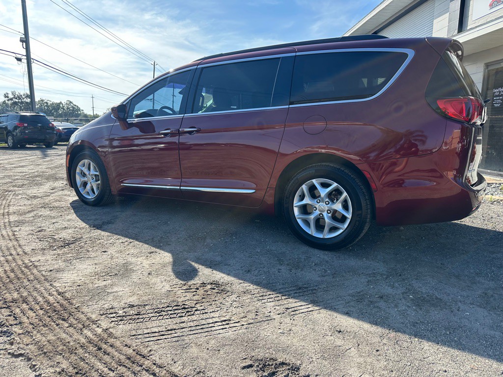 2017 Chrysler Pacifica Image 4