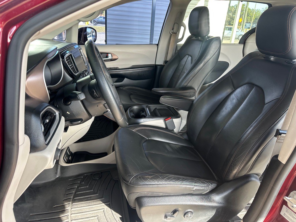 2017 Chrysler Pacifica Image 6