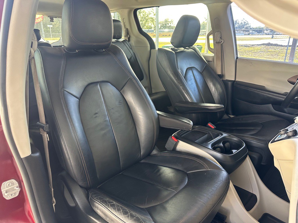2017 Chrysler Pacifica Image 7