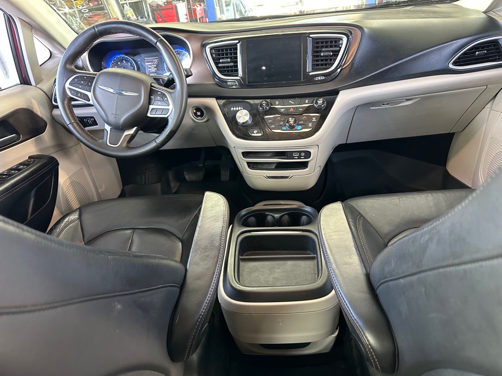 2017 Chrysler Pacifica Image 11