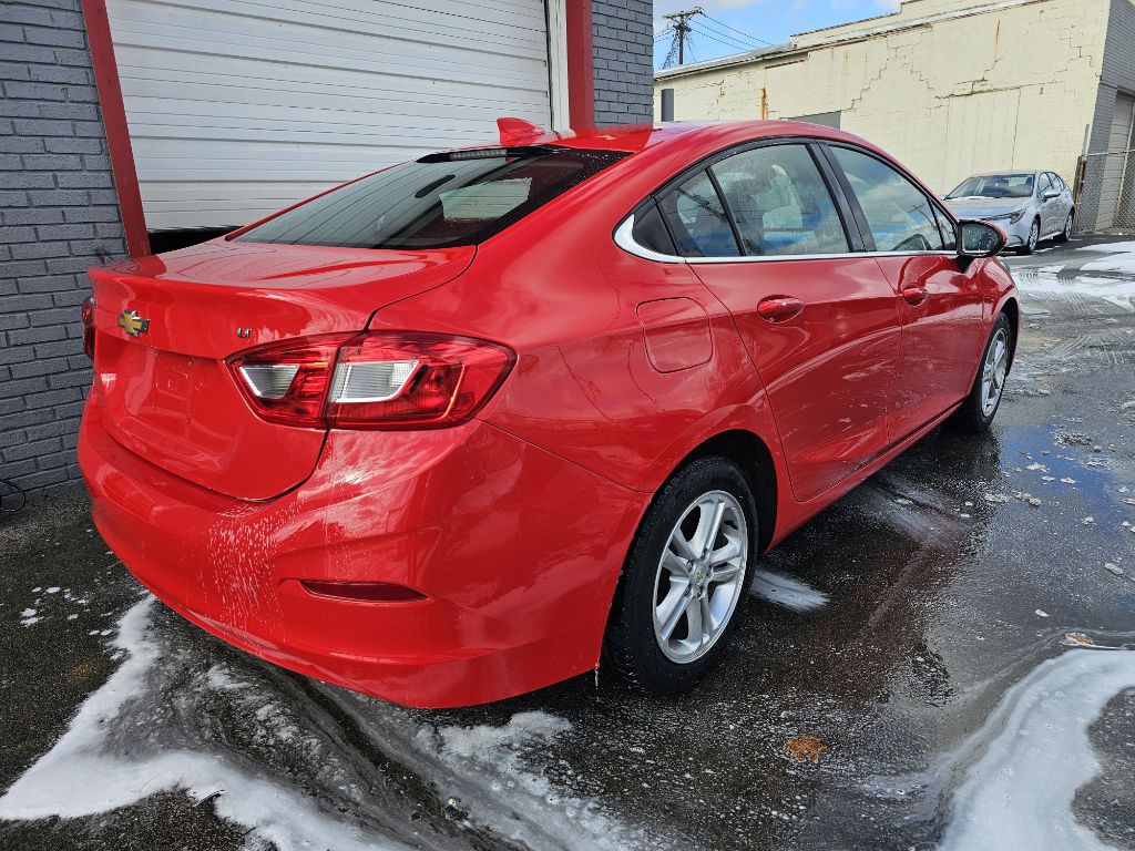 2016 Chevrolet Cruze Image 2