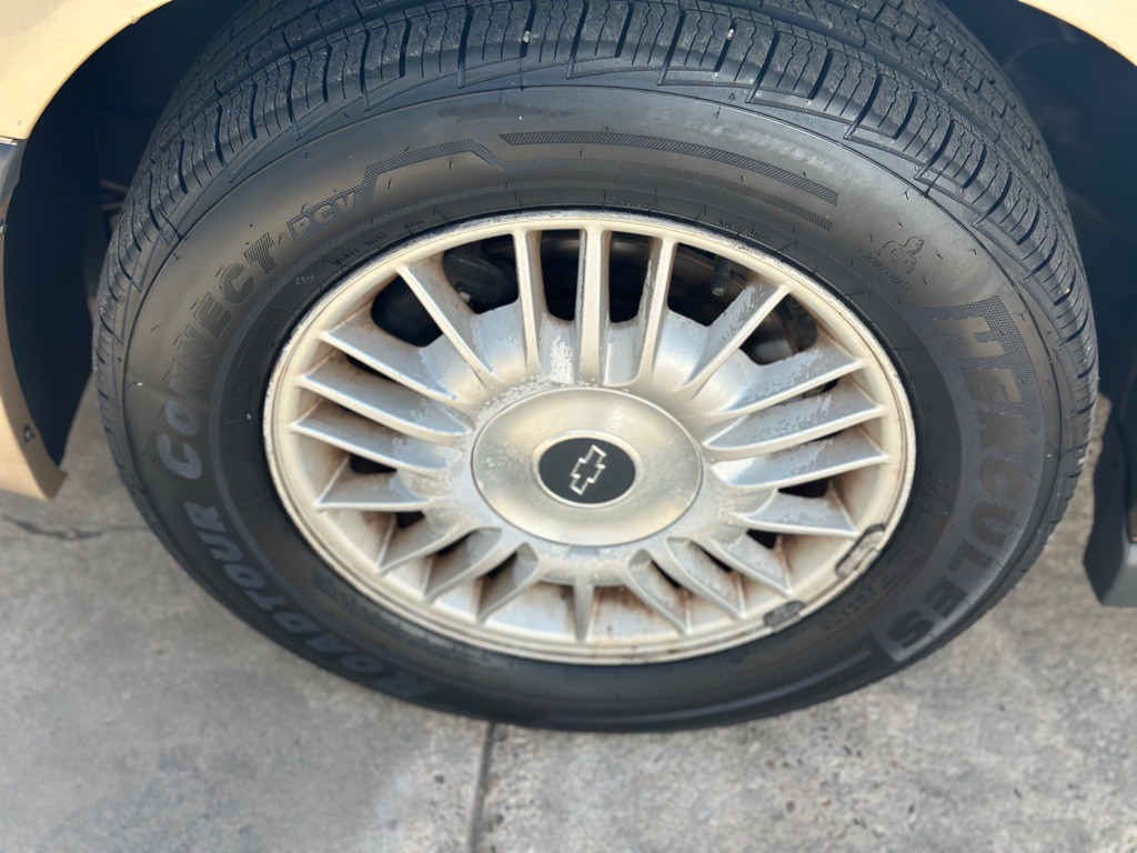 2000 Chevrolet Impala Image 4