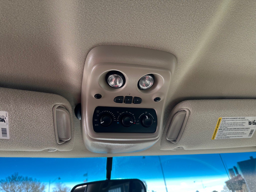 2003 GMC Yukon Image 8