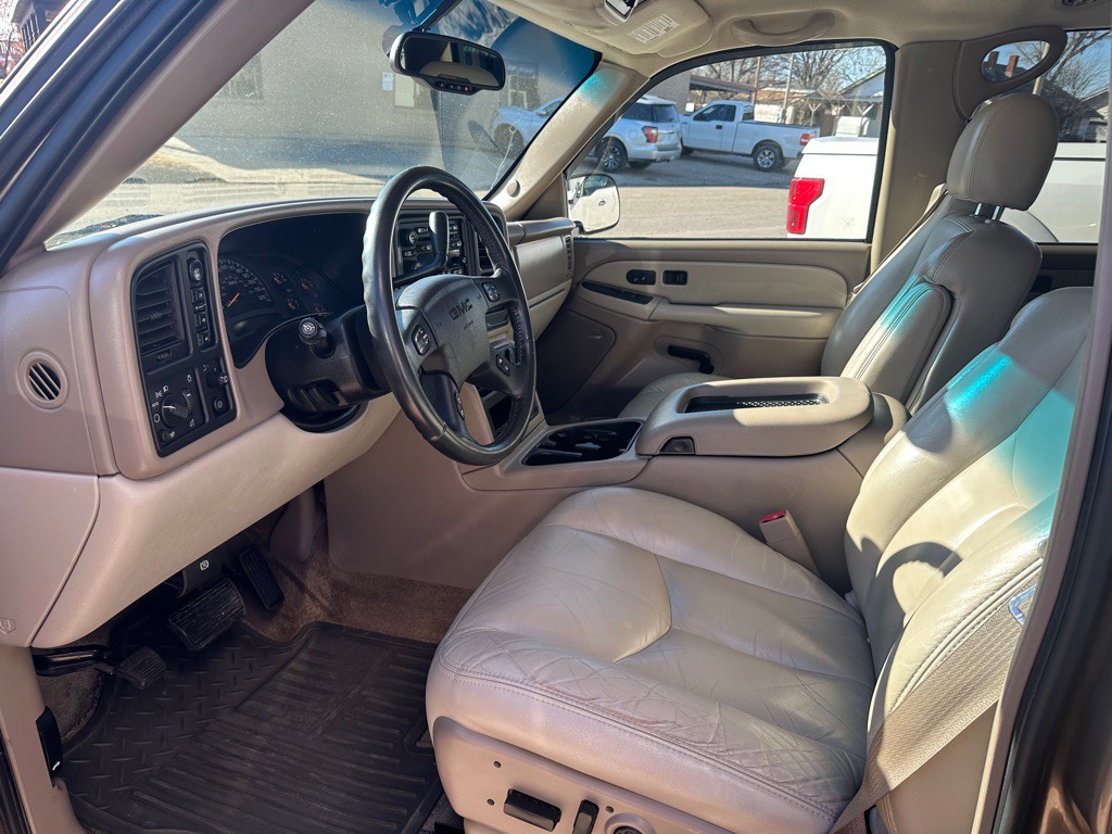 2003 GMC Yukon Image 9