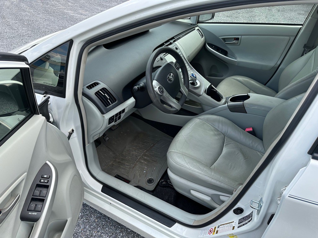 2012 Toyota Prius Image 9