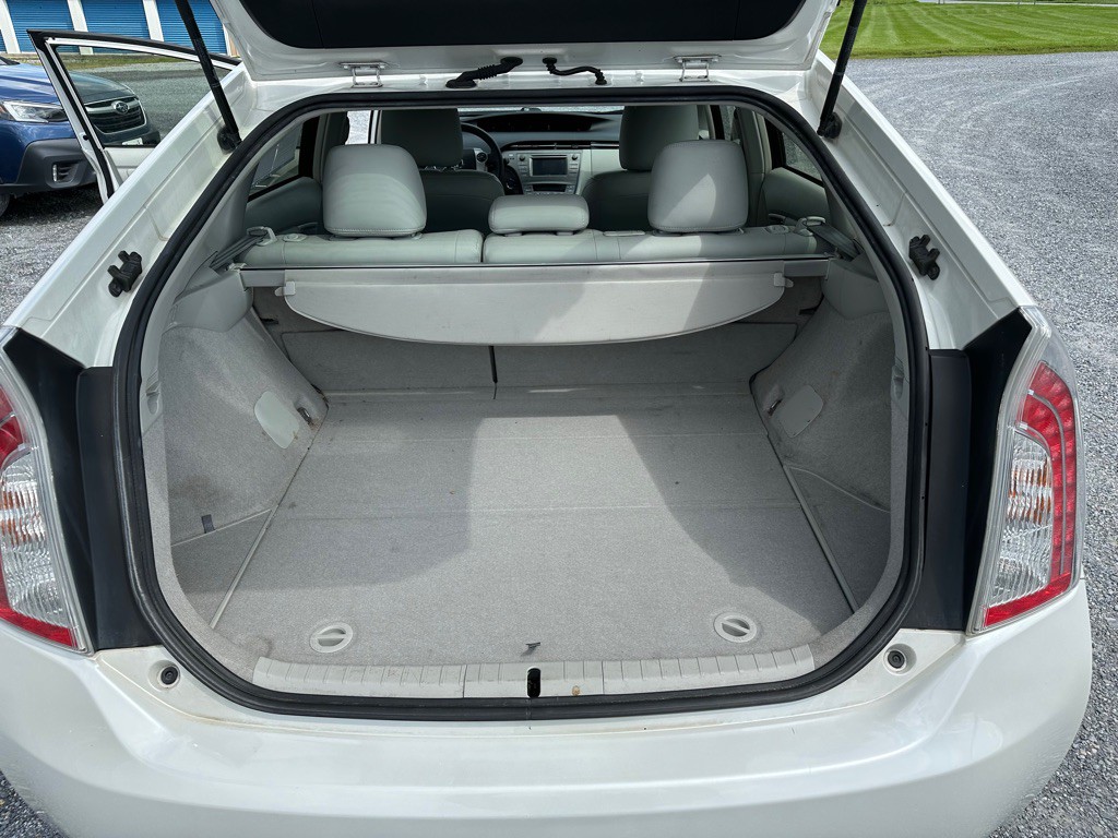 2012 Toyota Prius Image 11